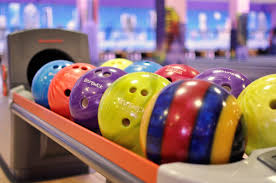 Игра в боулинг в Новосибирске.Ultra Подарки. Игра в боулинг в Новосибирске. Сервис: UltraPodarki.ru 8 800 505 95 30. Игра в боулинг, игра в боулинг Новосибирск, боулинг Новосибирск, купить боулинг Новосибирск, играть в боулинг, играть в боулинг Новосибирск