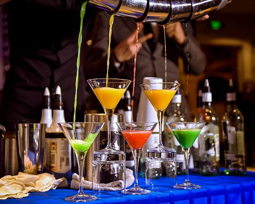 Выездной бар в Новосибирске. Ultra Подарки. Купить выездной бар в Новосибирске. Пирамида из шампанского бармен шоу и другие возможности выездного бара. Сервис UltraPodarki.ru 8 800 505 95 30. Выездной бар Новосибирск, выездной бар, мобильный бар Новосибирск, мобильный бар, переносной бар Новосибирск, переносной бар, выездной бар на мероприятие Новосибирск, выездной бар на мероприятие