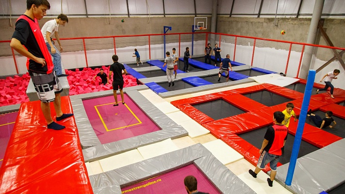 Прыжки в батутном центре в Новосибирске. Сервис Ultra Подарки. Купить подарочный сертификат на батутный центр. Подарите прыжки на батуте для детей и взрослых в Новосибирске. Сервис UltraPodarki.ru 8 800 505 95 30. Батутный центр Новосибирск, батутный центр, прыжки на батуте Новосибирск, купить батут Новосибирск, батут, батут Новосибирск