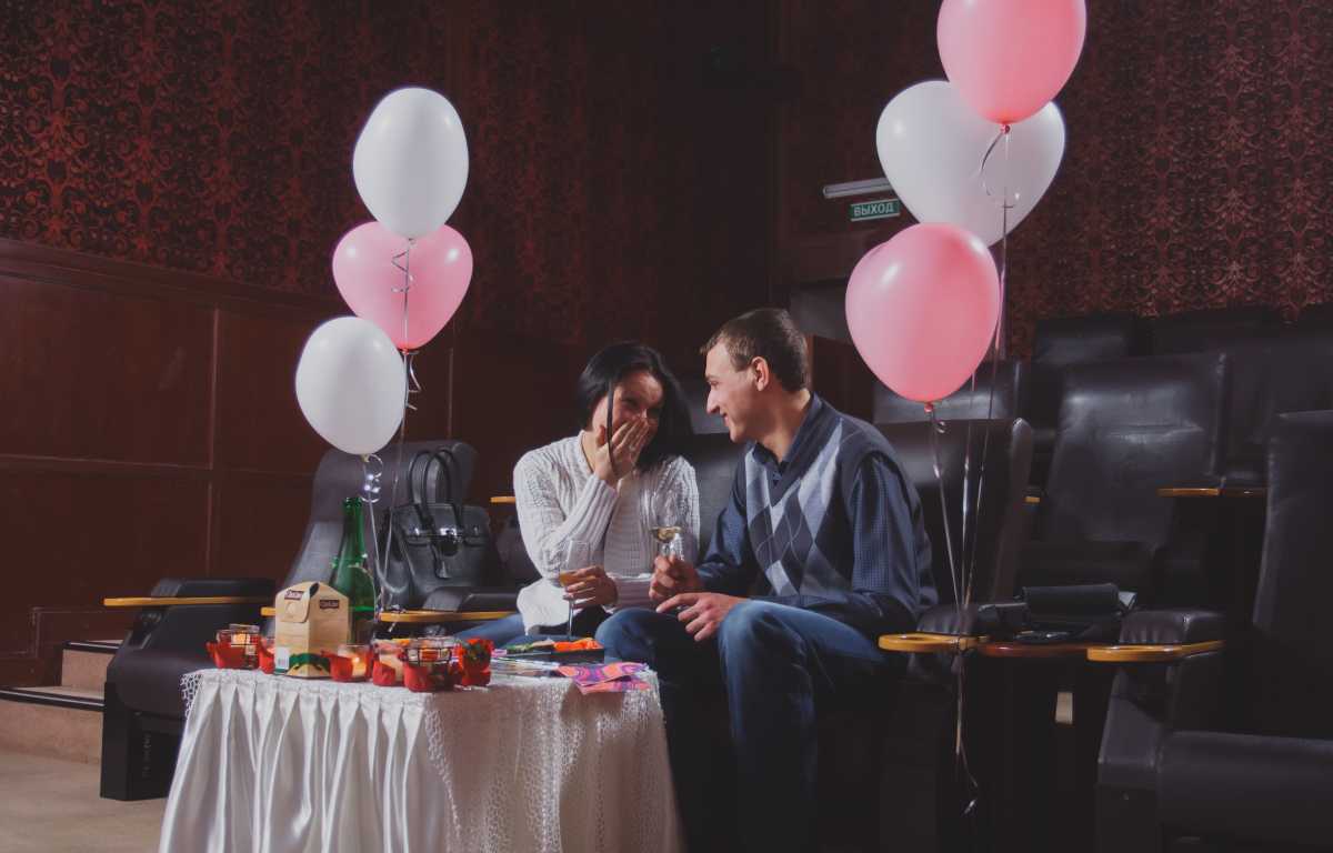 Романтическое свидание в кинотеатре в Новосибирске