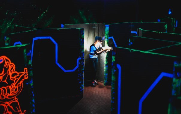 Игра в лазертаг в Новосибирске. Сервис Ultra Подарки. Купить лазертаг в городе Новосибирскf. Попробуйте лазерный пейнтбол в лазертаг клубе. Цены на лазертаг. Сервис: UltraPodarki.ru 8 800 505 95 30. Лазертаг в Новосибирске, купить лазертаг Новосибирск, лазертаг, купить лазертаг, лазерный пейнтбол Новосибирск, лазертаг для детей Новосибирск, лазертаг клуб, лазертаг клуб Новосибирск