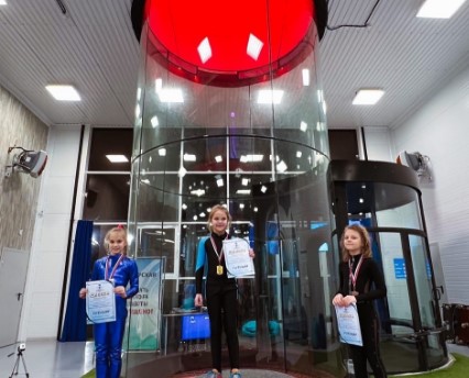 Полёт в аэротрубе  в Новосибирске. Ultra Подарки. Полёт в аэротрубе  в Новосибирске. Попробуйте полёт в аэротрубе . Сервис: UltraPodarki.ru 8 800 505 95 30. Полёт в аэротрубе , аэротруба Новосибирск, полёт Новосибирск