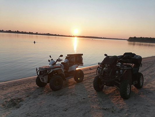 Туры на квадроциклах в Новосибирске. Подарочные сертификаты Ultra Подарки. Подарочный сертификат на большие туры на квадроциклах в Новосибирске. Закажите большой тур на квадроциклах и наслаждайтесь активным отдыхом с друзьями. Выбирайте живописные маршруты для езды на квадроциклах. Сервис UltraPodarki.ru 8800-505-9530. Туры на квадроциклах, Катание на квадроциклах, катание на квадроциклах Новосибирск, прокат квадроциклов, прокат квадроциклов Новосибирск, езда на квадроцикле, езда на квадроцикле Новосибирск, катание на квадроциклах зимой, Катание на квадроциклах летом, сертификат на катание на квадроциклах, сертификат квадроциклы, сертификат квадроциклы Новосибирск
