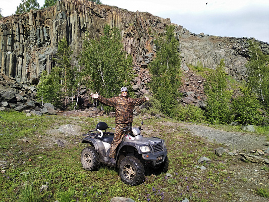 Катание на квадроциклах в Новосибирске. Подарочные сертификаты Ultra Подарки. Подарочный сертификат на катание на квадроциклах в Новосибирске. Закажите прокат квадроциклов и наслаждайтесь активным отдыхом с друзьями. Выбирайте живописные маршруты для езды на квадроциклах. Сервис UltraPodarki.ru 8800-505-9530. Катание на квадроциклах, катание на квадроциклах Новосибирск, прокат квадроциклов, прокат квадроциклов Новосибирск, езда на квадроцикле, езда на квадроцикле Новосибирск, катание на квадроциклах зимой, Катание на квадроциклах летом, сертификат на катание на квадроциклах, сертификат квадроциклы, сертификат квадроциклы Новосибирск
