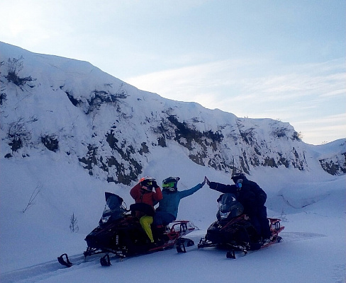 Большие туры на снегоходах в подарок. Сервис Ultra Подарки Новосибирск
. Подарочный сертификат на тур на снегоходах в Новосибирске с друзьями. Закажите прокат снегоходов в подарок для мужчины по привлекательным ценам. Живописные маршруты для езды на снегоходах это отличная возможность активного отдыха. Сервис UltraPodarki.ru 8800-505-9530. тур на снегоходе, катание на снегоходах, подарочный сертификат на катание на снегоходе, прокат снегоходов, прокат снегоходов Новосибирск, катание на снегоходах Новосибирск, езда на снегоходе