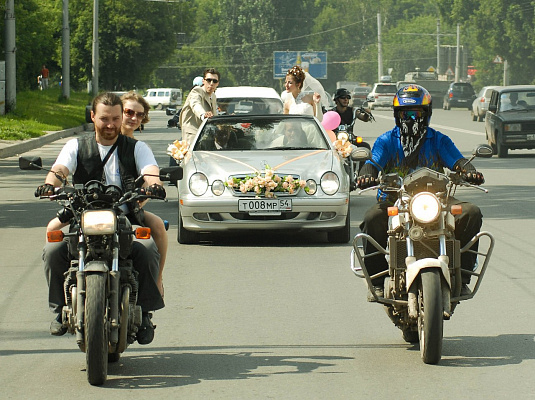 Катание на мотоцикле в Новосибирске. ULTRA ПОДАРКИ. Купить катание на мотоцикле в Новосибирске. Попробовав езду на мотоциклах, вы получите порцию адреналина и невероятные эмоции. Сервис: UltraPodarki.ru 8 800 505 95 30.. Катание на мотоцикле в Новосибирске, прокат мотоциклов Новосибирск, катание на мотоциклах, прокат мотоцикла, езда на мотоцикле Новосибирск, езда на мотоцикле, мотопрогулка Новосибирск, мотопрогулка