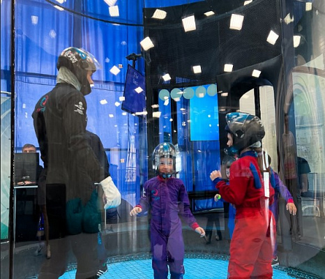 Полёт в аэротрубе  в Новосибирске. Ultra Подарки. Полёт в аэротрубе  в Новосибирске. Попробуйте полёт в аэротрубе . Сервис: UltraPodarki.ru 8 800 505 95 30. Полёт в аэротрубе , аэротруба Новосибирск, полёт Новосибирск