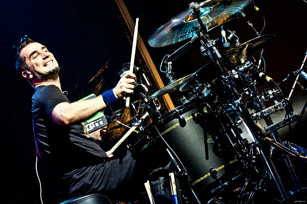 Купить игру на барабанах в Новосибирске. Сервис Ultra Подарки. Хотите играть на барабанах? Купите сертификат на обучение игре на барабанах в Новосибирске. Сервис UltraPodarki.ru 8 800 505 95 30. Игра на барабанах, уроки игры на барабанах, обучение игре на барабанах, барабан обучение, играть на барабанах, игра на барабанах сертификат, уроки на барабанах, игра на барабанах в Новосибирске, уроки игры на барабанах в Новосибирске, барабаны цена Новосибирск, уроки на барабанах в Новосибирске