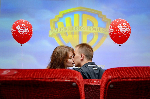 Романтическое свидание в кинотеатре в Новосибирске. Ultra Подарки. Купить романтическое свидание в кинотеатре в Новосибирске. Подарите самым близким незабываемые моменты и признайтесь в искренних чувствах. Сервис UltraPodarki.ru 8-800-505-95-30. Романтическое свидание в кинотеатре в Новосибирске, свидание в Новосибирске, свидание в кинотеатре, сертификат на свидание в кинотеатре, сертификат на свидание в Новосибирске, купить свидание, купить свидание Новосибирск, первое свидание, девушка свидание, хороший кинотеатре, романтический кинотеатре, романтический вечер, романтический ужин, романтические любимому, романтическая музыка