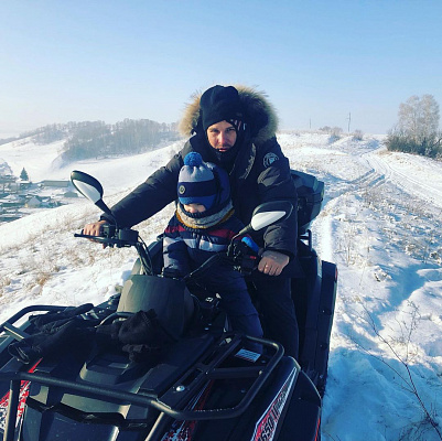 Прокат квадроциклов в Новосибирске. Подарочные сертификаты Ultra Подарки. Подарочный сертификат на прокат квадроциклов в Новосибирске. Закажите катание на квадроциклах и наслаждайтесь активным отдыхом с друзьями. Выбирайте живописные маршруты для езды на квадроциклах. Сервис UltraPodarki.ru 8800-505-9530. Катание на квадроциклах, катание на квадроциклах Новосибирск, прокат квадроциклов, прокат квадроциклов Новосибирск, езда на квадроцикле, езда на квадроцикле Новосибирск, катание на квадроциклах зимой, Катание на квадроциклах летом, сертификат на катание на квадроциклах, сертификат квадроциклы, сертификат квадроциклы Новосибирск
