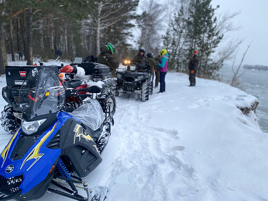 Большие туры на снегоходах в подарок. Сервис Ultra Подарки Новосибирск
. Подарочный сертификат на тур на снегоходах в Новосибирске с друзьями. Закажите прокат снегоходов в подарок для мужчины по привлекательным ценам. Живописные маршруты для езды на снегоходах это отличная возможность активного отдыха. Сервис UltraPodarki.ru 8800-505-9530. тур на снегоходе, катание на снегоходах, подарочный сертификат на катание на снегоходе, прокат снегоходов, прокат снегоходов Новосибирск, катание на снегоходах Новосибирск, езда на снегоходе
