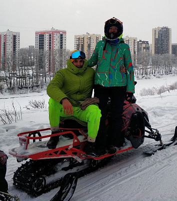 Большие туры на снегоходах в подарок. Сервис Ultra Подарки Новосибирск
. Подарочный сертификат на тур на снегоходах в Новосибирске с друзьями. Закажите прокат снегоходов в подарок для мужчины по привлекательным ценам. Живописные маршруты для езды на снегоходах это отличная возможность активного отдыха. Сервис UltraPodarki.ru 8800-505-9530. тур на снегоходе, катание на снегоходах, подарочный сертификат на катание на снегоходе, прокат снегоходов, прокат снегоходов Новосибирск, катание на снегоходах Новосибирск, езда на снегоходе