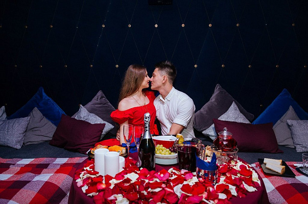 Романтическое свидание в кинотеатре в Новосибирске. Ultra Подарки. Купить романтическое свидание в кинотеатре в Новосибирске. Подарите самым близким незабываемые моменты и признайтесь в искренних чувствах. Сервис UltraPodarki.ru 8-800-505-95-30. Романтическое свидание в кинотеатре в Новосибирске, свидание в Новосибирске, свидание в кинотеатре, сертификат на свидание в кинотеатре, сертификат на свидание в Новосибирске, купить свидание, купить свидание Новосибирск, первое свидание, девушка свидание, хороший кинотеатре, романтический кинотеатре, романтический вечер, романтический ужин, романтические любимому, романтическая музыка