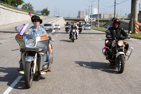 Катание на мотоцикле в Новосибирске. ULTRA ПОДАРКИ. Купить катание на мотоцикле в Новосибирске. Попробовав езду на мотоциклах, вы получите порцию адреналина и невероятные эмоции. Сервис: UltraPodarki.ru 8 800 505 95 30.. Катание на мотоцикле в Новосибирске, прокат мотоциклов Новосибирск, катание на мотоциклах, прокат мотоцикла, езда на мотоцикле Новосибирск, езда на мотоцикле, мотопрогулка Новосибирск, мотопрогулка